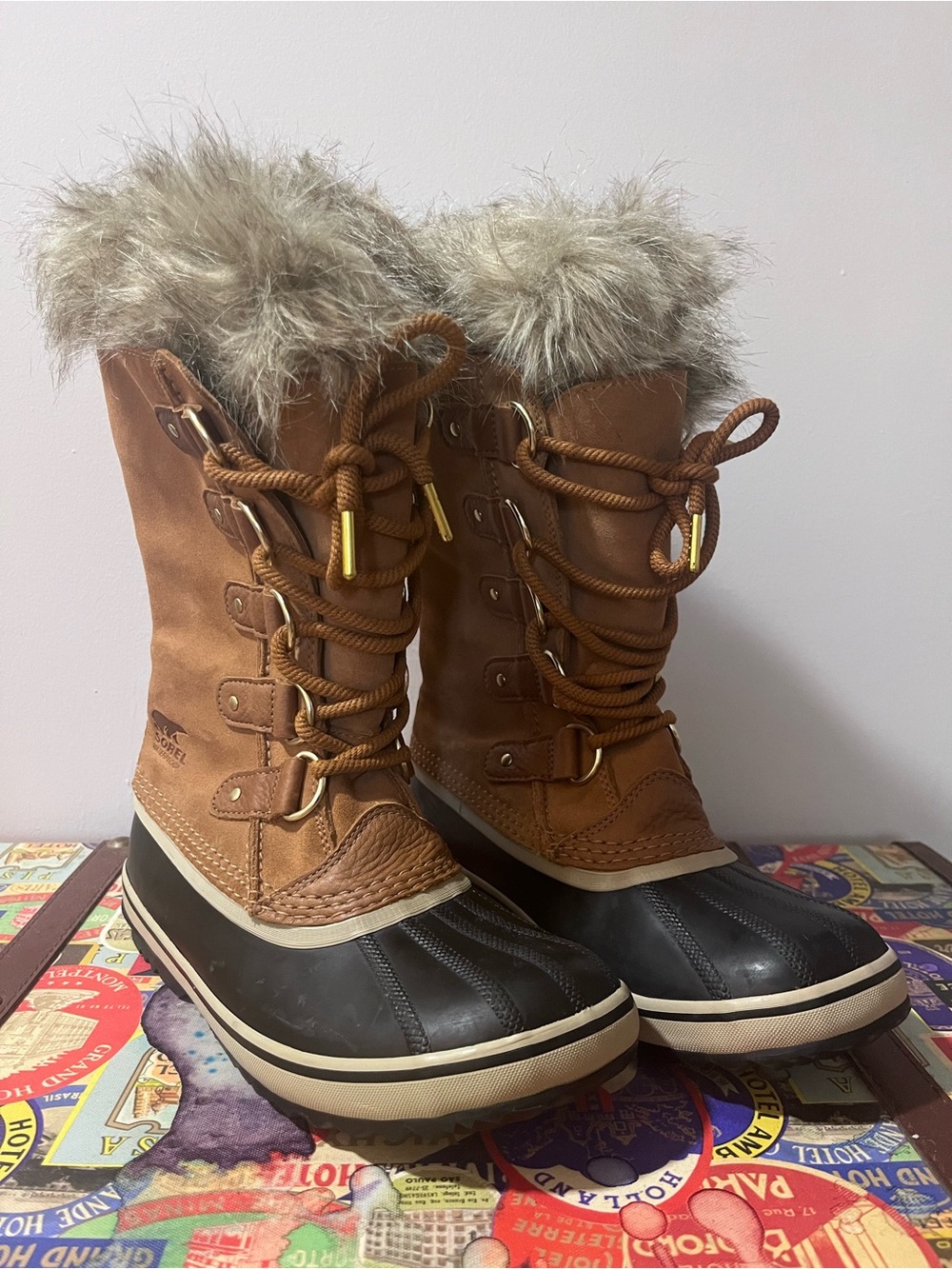 Sorel Joan Of Arctic Women's Tan and Black Winter Lace-Up Boots with Faux Fur s8